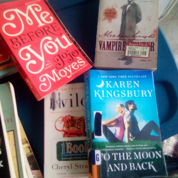 Book collection - Picture 5 of 12